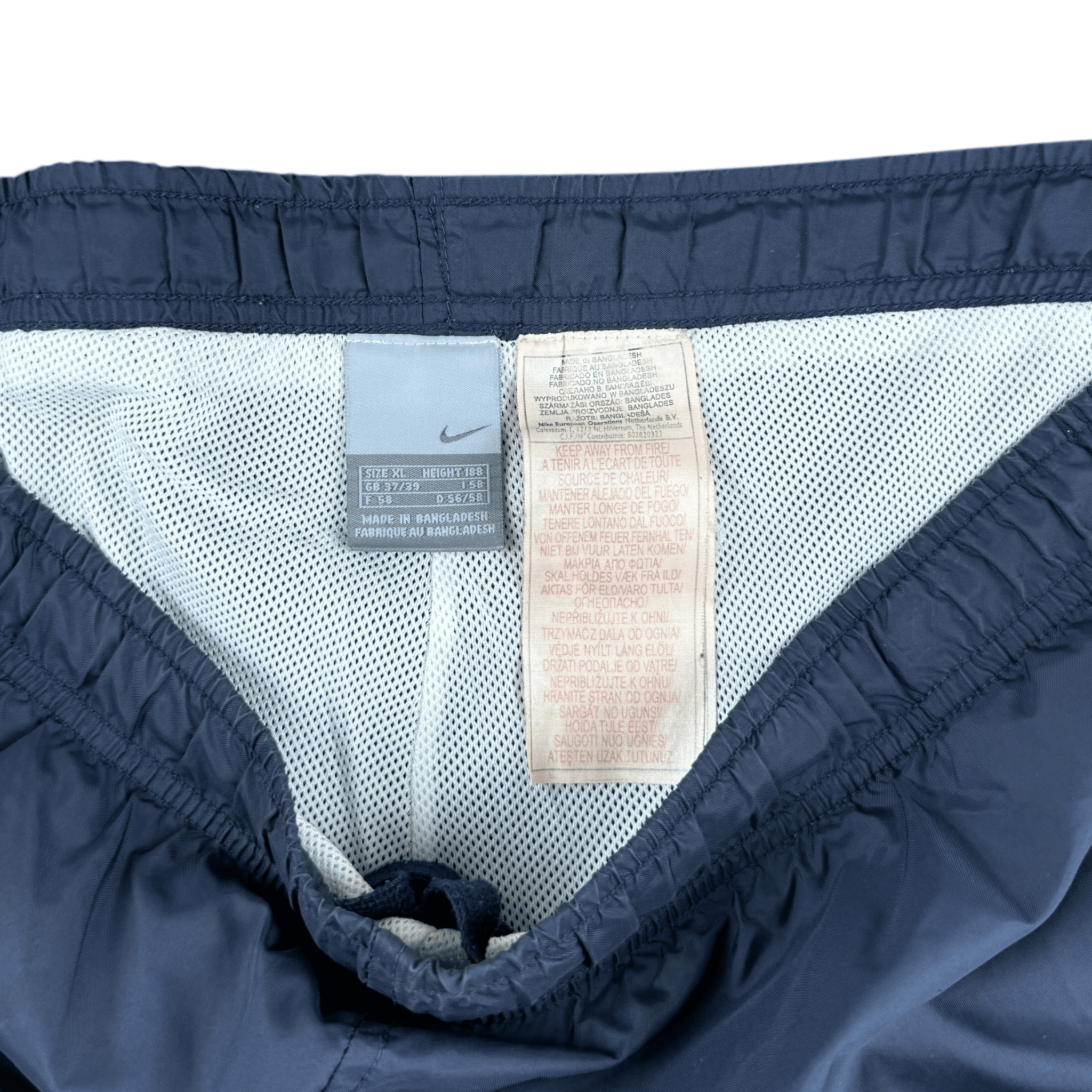 Innenansicht mit Etikett und Größenangabe XL, Mesh-Futter - Nike Trackpants Vintage-Modell